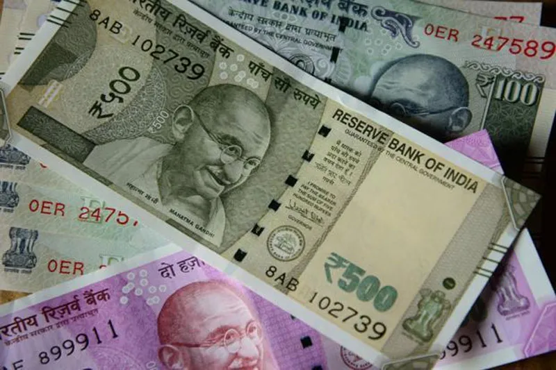 Rupee gains more than Rs 1.5 on 12 days - India TV Paisa