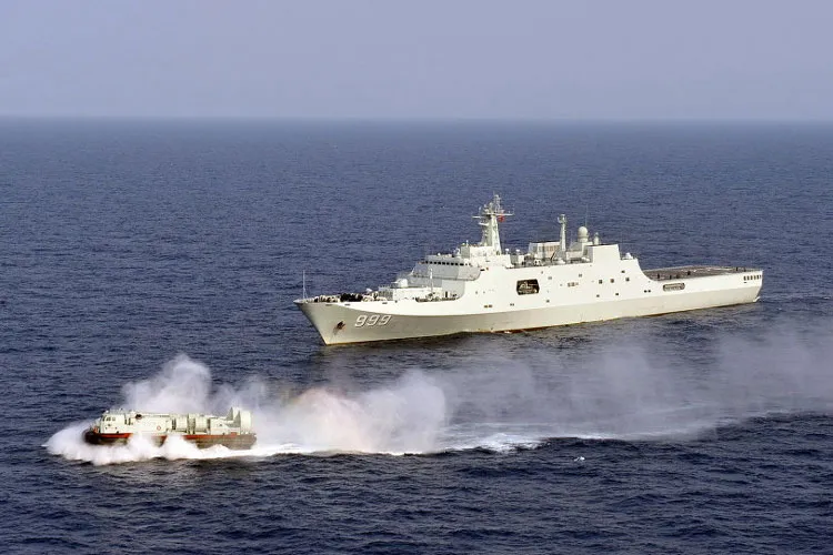 United States warns Beijing, says it can take down South China Sea islands | AP- India TV Hindi