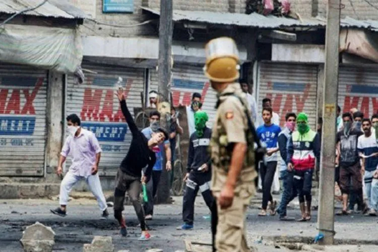 Kashmir: Protester killed as stone-pelters 'clash' with security forces amid Eid celebrations | PTI - India TV Hindi