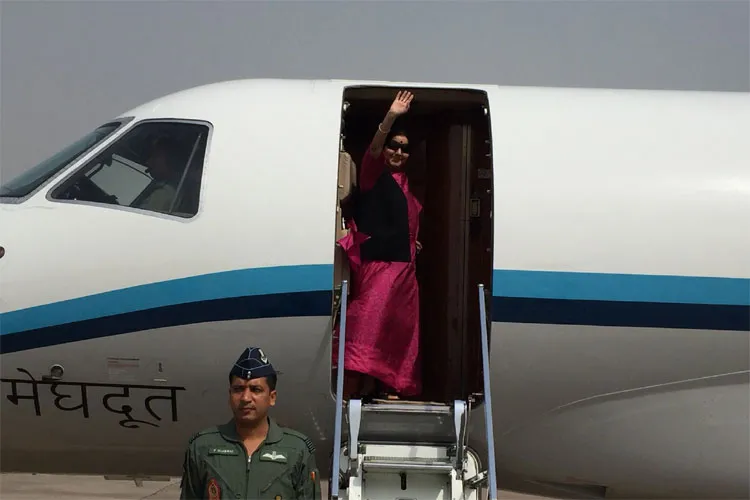 Sushma Swaraj's plane loses contact with ATC for around 14 minutes | PTI- India TV Hindi