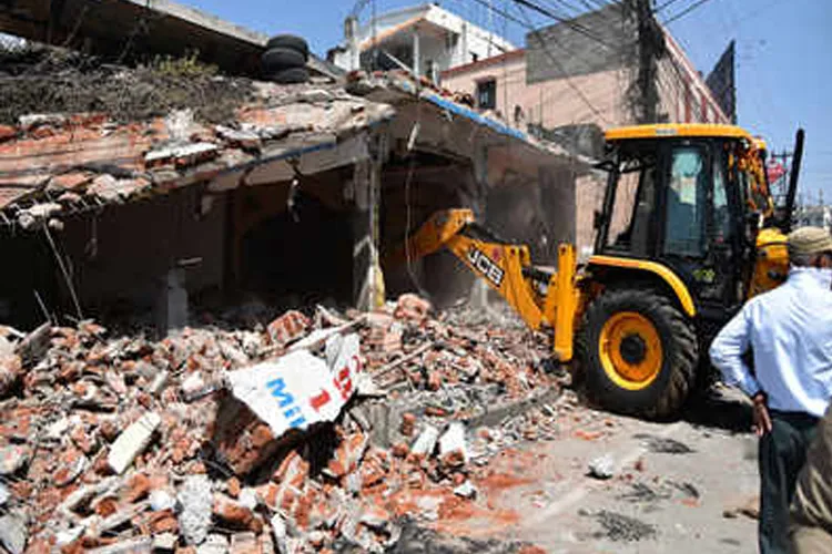 Hundreds of temple demolished in Varanasi and Kashi- India TV Hindi