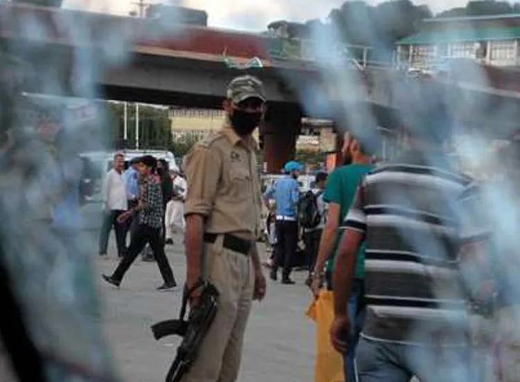 Srinagar CRPF jawans including five were injured in the...- India TV Hindi