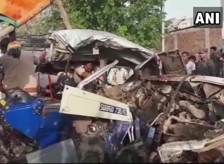 12 dead, 6 injured after a tractor trolley rammed into a...- India TV Hindi
