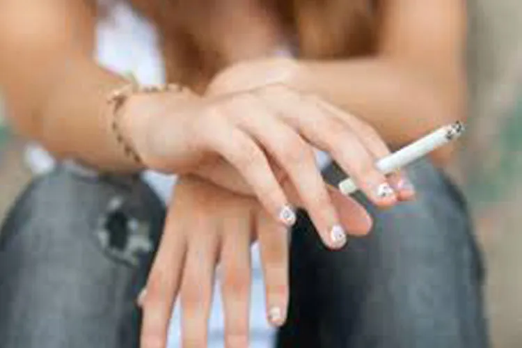 23 percent of youth smoke to appear cool- India TV Hindi