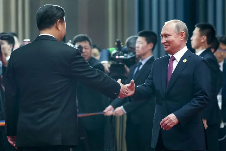 SCO Summit: As G7 feuds, Xi Jinping and Vladimir Putin play up their own club | AP- India TV Hindi