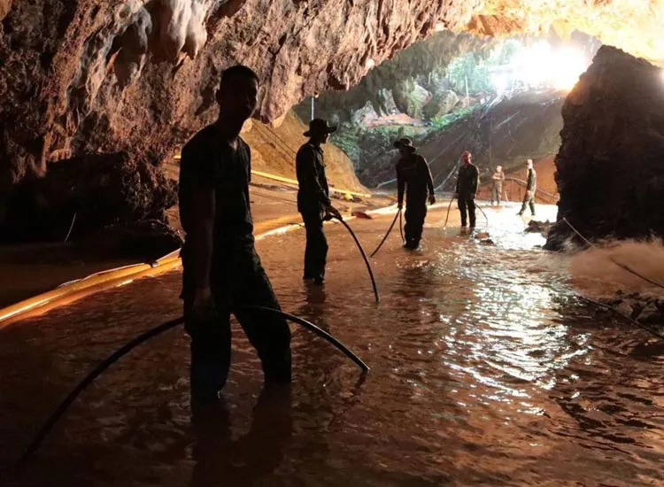 थाईलैंड की गुफा...- India TV Hindi