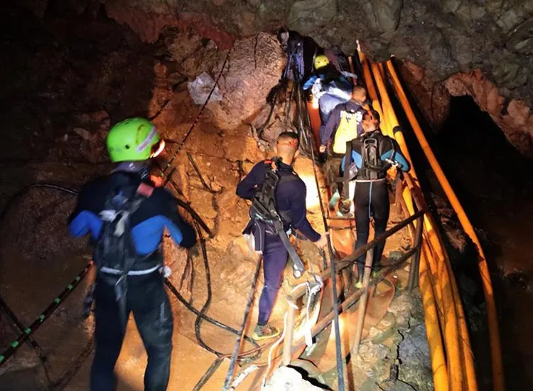 थाईलैंड की गुफा में...- India TV Hindi