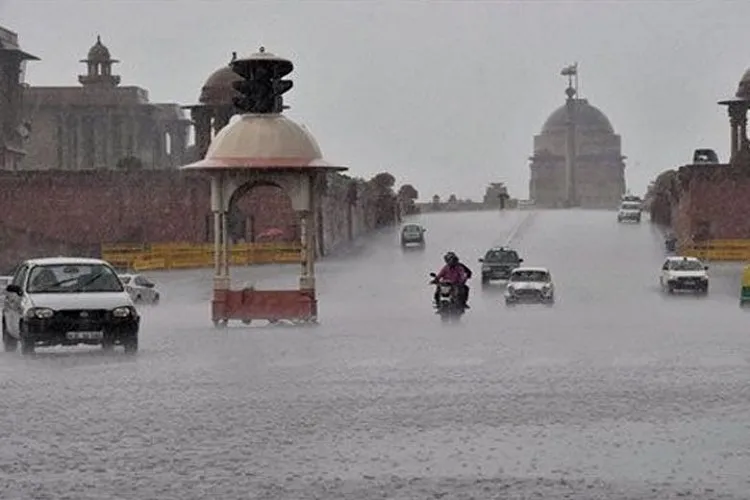 दिल्ली, एनसीआर में झमाझम बारिश, गर्मी-उमस से मिली राहत- India TV Hindi