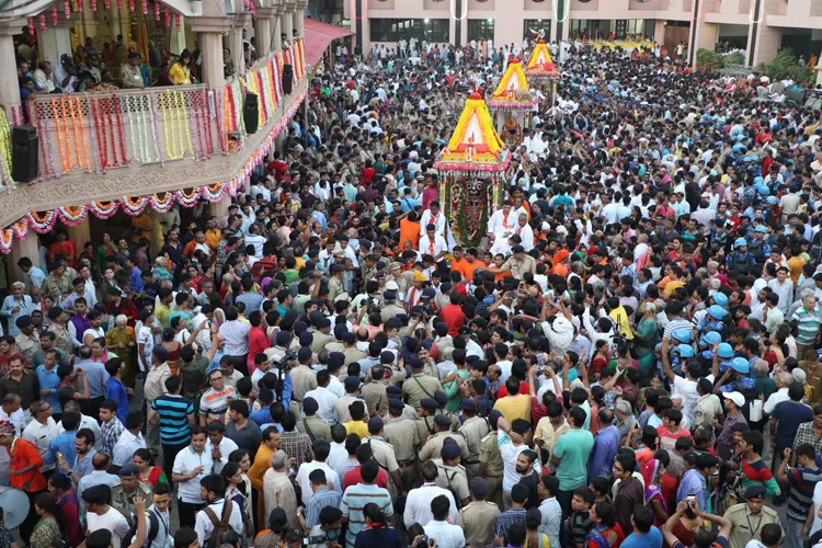 अहमदाबाद: शुरू हुई भगवान जगन्नाथ की रथ यात्रा, PM मोदी ने भेजी भोग सामग्री- India TV Hindi