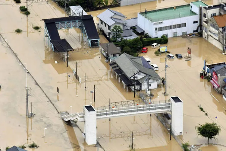 Heavy rain and landslide leave 15 dead and 50 missing in Japan | AP- India TV Hindi