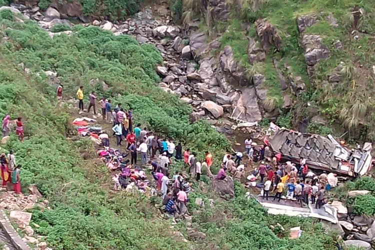 45 dead after a bus fell down a gorge in Pauri Garhwal- India TV Hindi