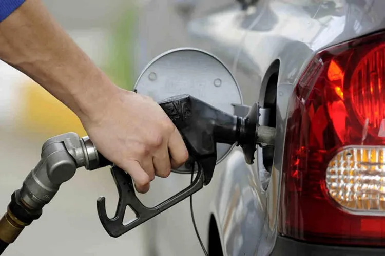 Relief on petrol and diesel price expected as crude oil falls in global market- India TV Paisa