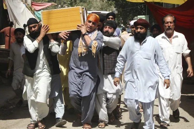 Sikh minorities carry a coffin of a relative killed in Jalalabad, Afghanistan| AP- India TV Hindi