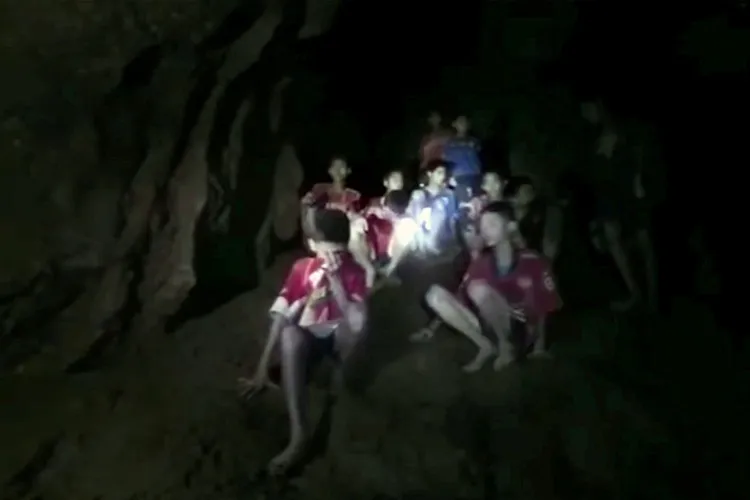 थाईलैंड प्रशासन का गुफा में बचाव अभियान तुरंत शुरू करने से इनकार- India TV Hindi