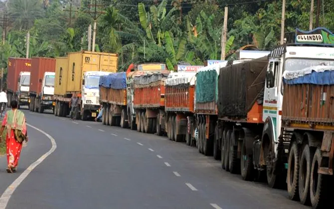 Truck Strike- India TV Paisa