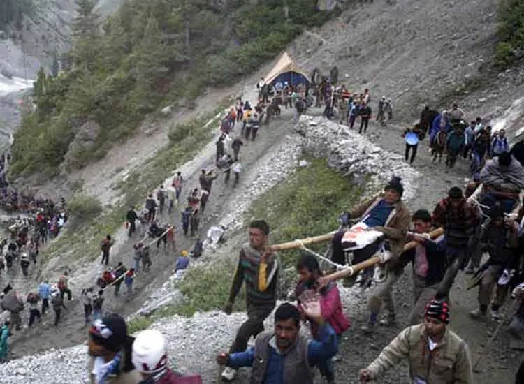 Three devotees of Amarnath Yatra died due to different...- India TV Hindi
