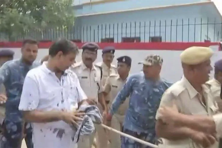 Ink thrown on Bihar Shelter home case main accused Brajesh Thakur | ANI- India TV Hindi