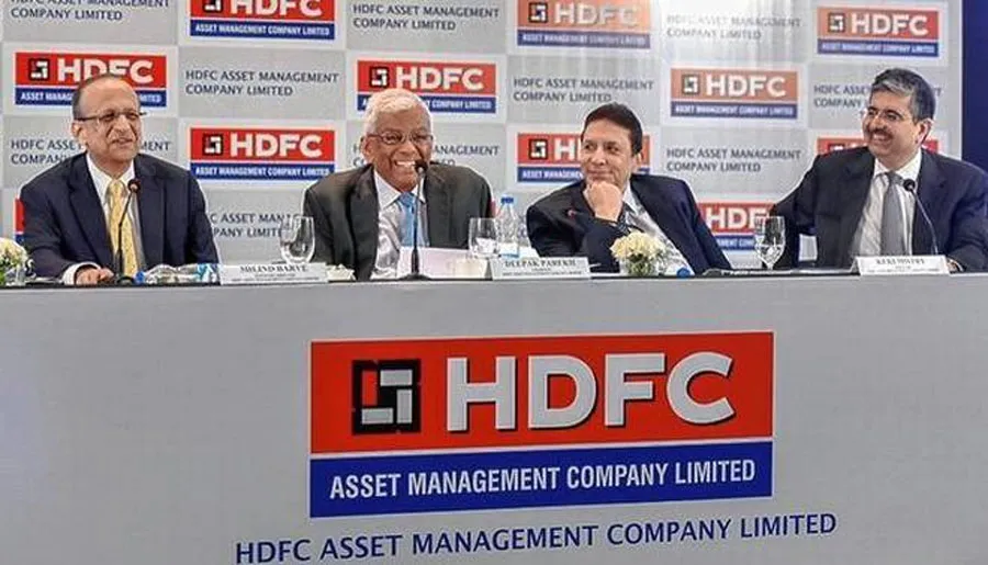 HDFC AML lists with 58 percent premium - India TV Paisa