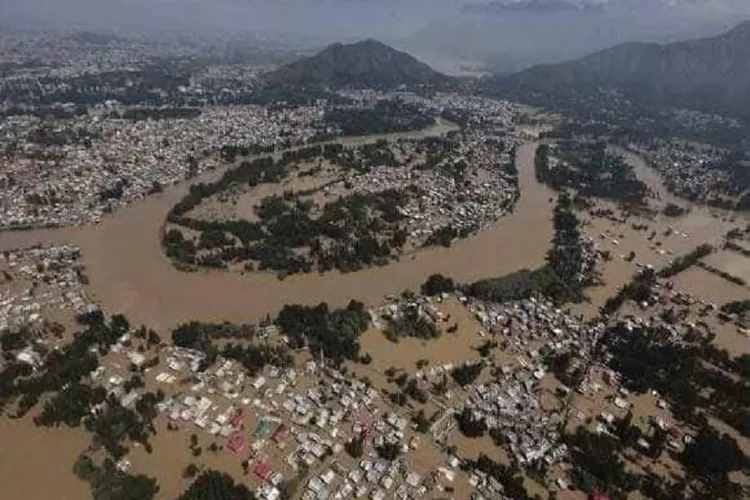 केरल को किसने दिया सदी का सबसे बड़ा दर्द, कुदरत का कहर या इंसानी लालच ने ले डूबा?- India TV Hindi