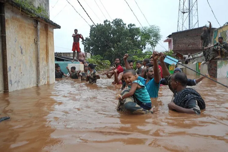 सात राज्यों में मानसूनी बारिश, बाढ़ में 774 लोगों की मौत- India TV Hindi