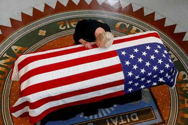 Memorial tributes to Senator John McCain open in Arizona...- India TV Hindi