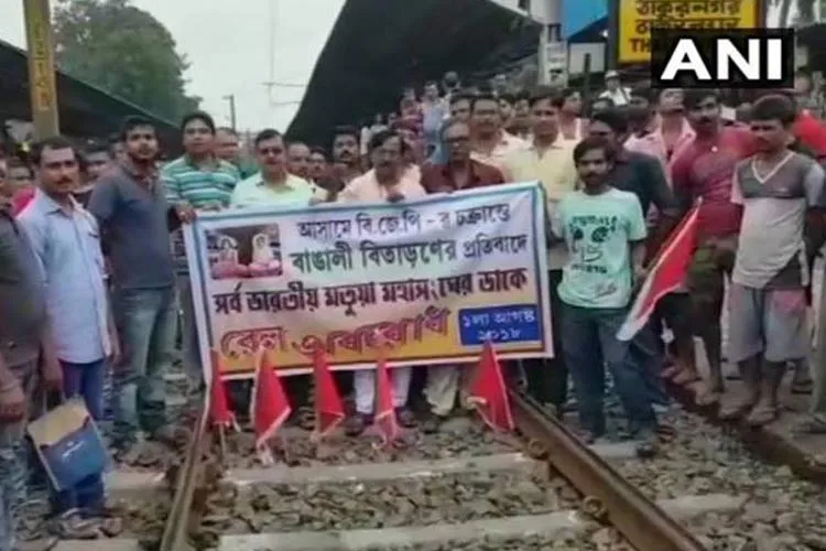 Rail blockade by Matua Mahasangha in protest against NRC...- India TV Hindi