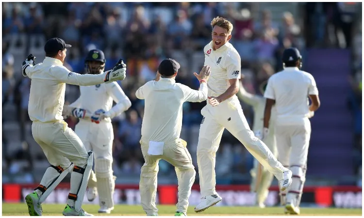 Sam Curran celebrates with other team mates- India TV Hindi