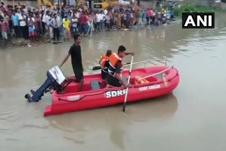 Assam: A boat capsized in Brahmaputra river in North...- India TV Hindi