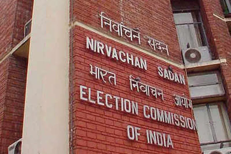 Contestants should not send SMS or Whatsapp messages during night, says EC | PTI- India TV Hindi