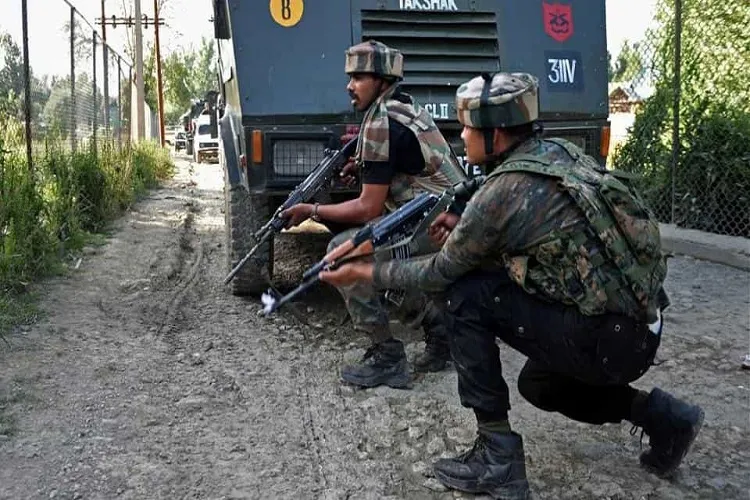 जम्मू एवं कश्मीर: फरार आतंकवादियों की तलाश जारी- India TV Hindi