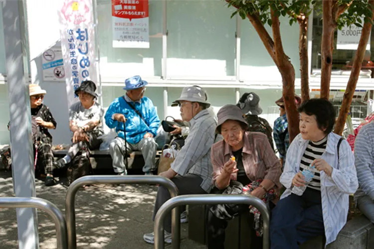 Japan sets a new record number for people over 100 years old | AP- India TV Hindi