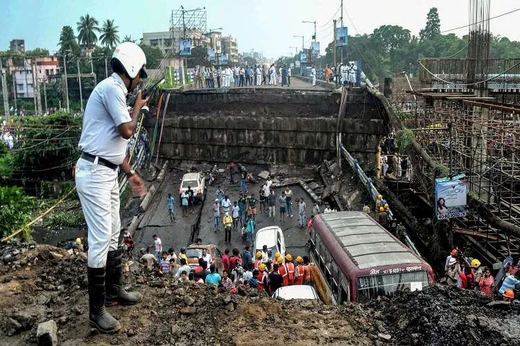 Kolkata Majherhat Bridge collapse- India TV Hindi