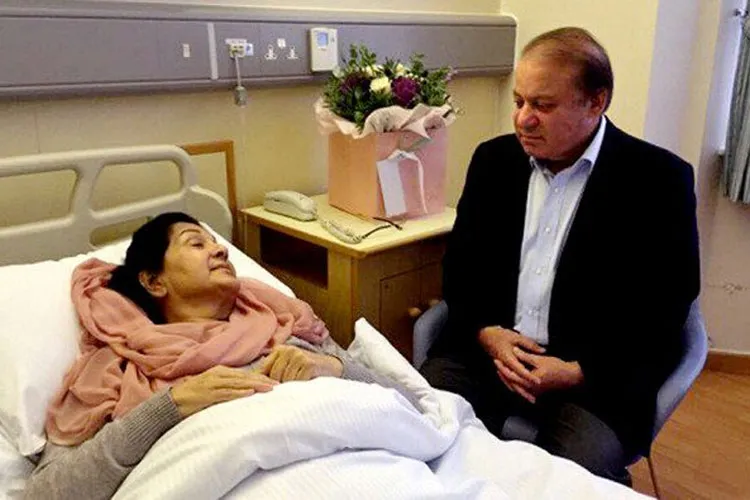 Nawaz Sharif, Maryam Nawaz to get parole for Begum Kulsoom funeral | Twitter- India TV Hindi