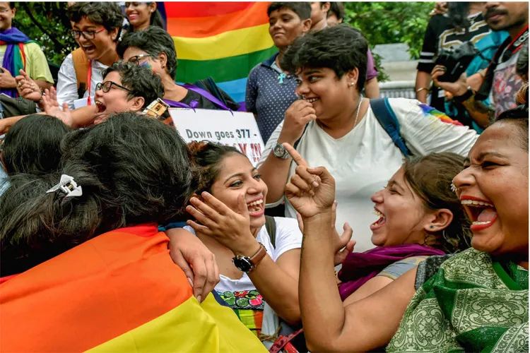 SC decriminalises ‘consensual gay sex’ among adults- India TV Hindi