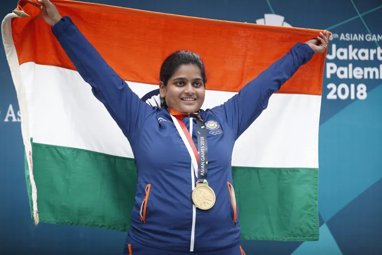 ISSF World Cup: स्वर्ण पदक जीतकर राही ने हासिल किया ओलंपिक कोटा, सौरभ का नया विश्व रिकॉर्ड- India TV Hindi