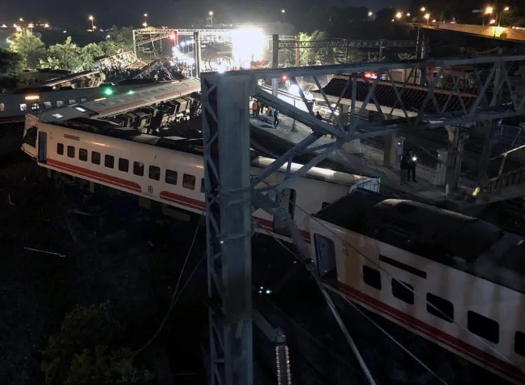 Taiwan: 17 killed, 101 injured as train with over 300 passengers on board derails near Taitung city- India TV Hindi