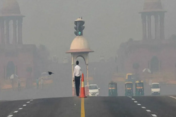 दिल्ली में वायु गुणवत्ता ‘गंभीर’ स्तर के पास पहुंची, दिवाली के बाद बद्तर हो सकते हैं हालात- India TV Hindi