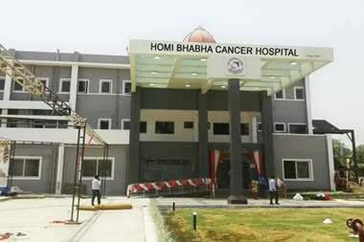 यूपी: वाराणसी के भाभा कैंसर अस्पताल में रेलकर्मियों का होगा कैशलेस इलाज- India TV Hindi
