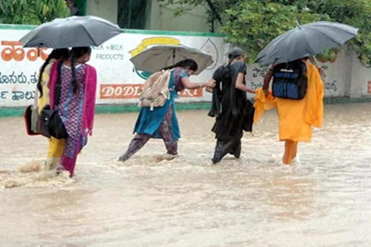 केरल, पुडुचेरी में भारी बारिश की संभावना, कर्नाटक के 12 जिलों में अलर्ट- India TV Hindi
