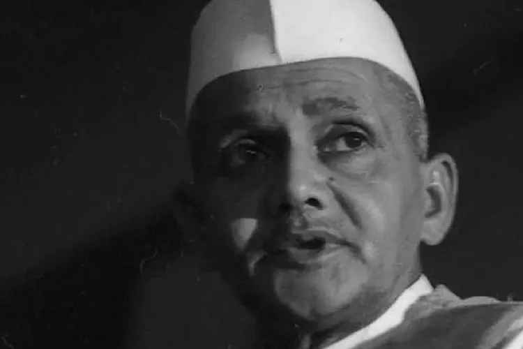 लाल बहादुर शास्त्री जयंती: मौत के 52 साल बाद भी बरकरार है मौत का रहस्य- India TV Hindi