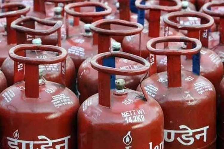 LPG cylinder prices revised higher from November 1st- India TV Paisa