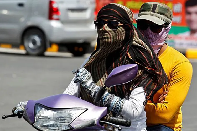चंडीगढ़ में सिख महिलाओं को हेलमेट पहनने से छूट मिली- India TV Hindi