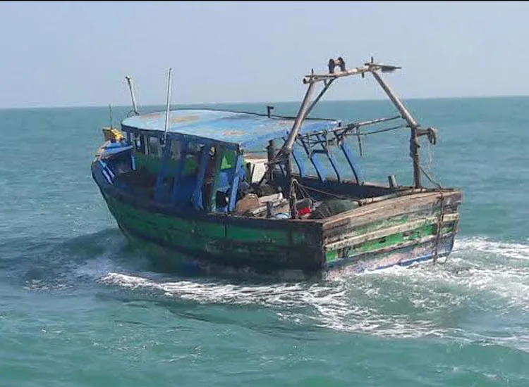 Pakistan arrests 12 Indian fishermen- India TV Hindi