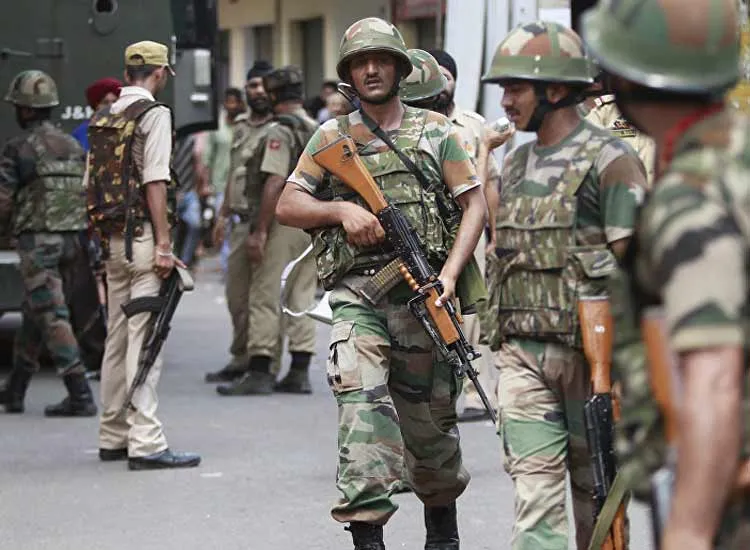 Army porter killed, BSF jawan injured in twin ceasefire violations near LoC in J-K- India TV Hindi