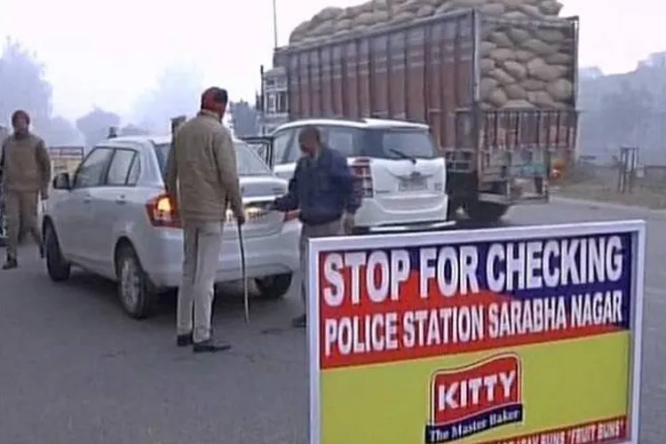 पंजाब-जम्मू बॉर्डर पर 4 संदिग्ध इनोवा कार लेकर हुए फरार, आ रहे थे पठानकोट- India TV Hindi