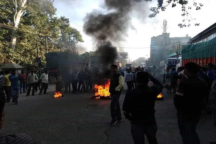 तिनसुकिया में 5 लोगों की हत्या के विरोध में आज असम बंद, जगह-जगह विरोध प्रदर्शन- India TV Hindi