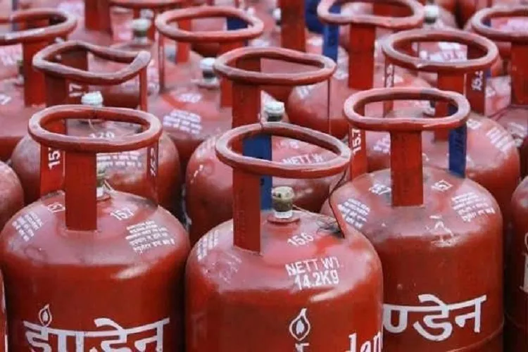 गैस सिलेंडर की बुकिंग...- India TV Paisa