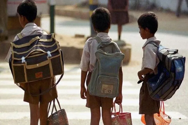 Centre issues guidelines to regulate weight of school bags- India TV Hindi