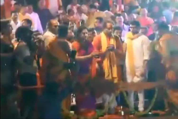 Shiv Sena chief, Uddhav Thackeray, perform, Saryu Aarti- India TV Hindi