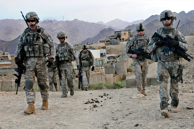 सीरिया के बाद अब अफगानिस्तान से 7,000 सैनिकों को वापस बुलाएगा अमेरिका - India TV Hindi